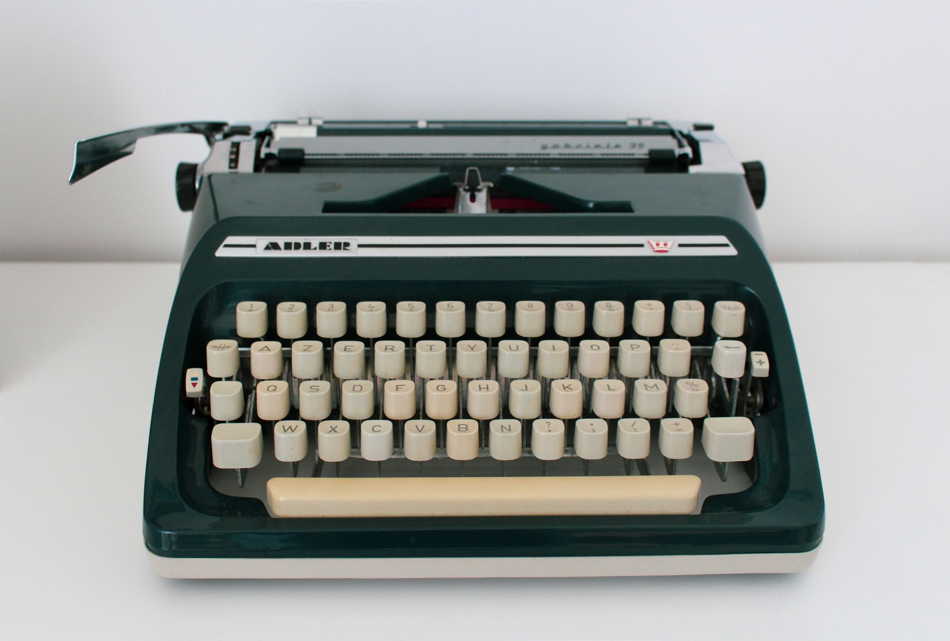 Typing machine with a french keyboard layout
